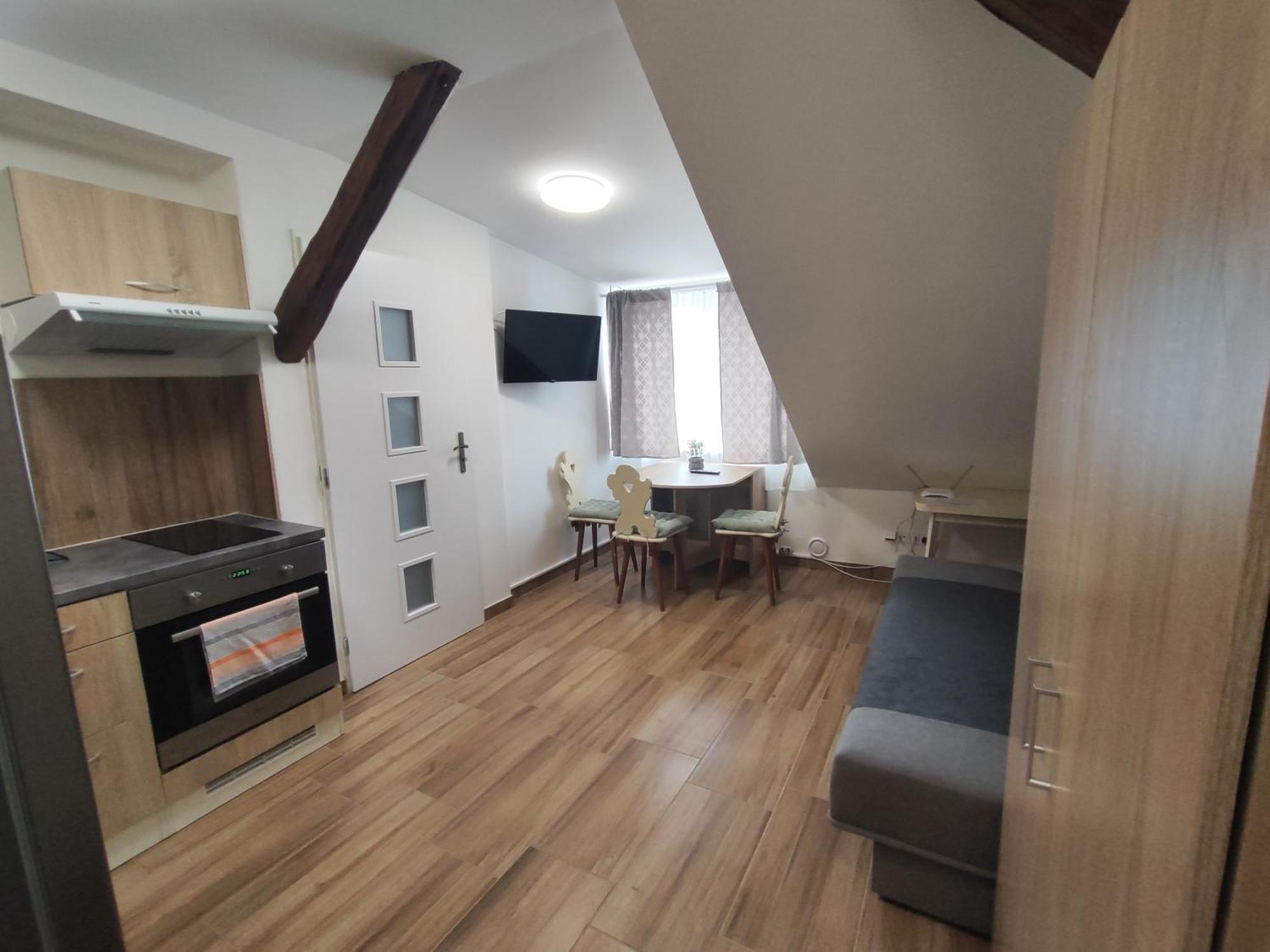 Kralovak Apartment Králŭv Dvŭr Bagian luar foto