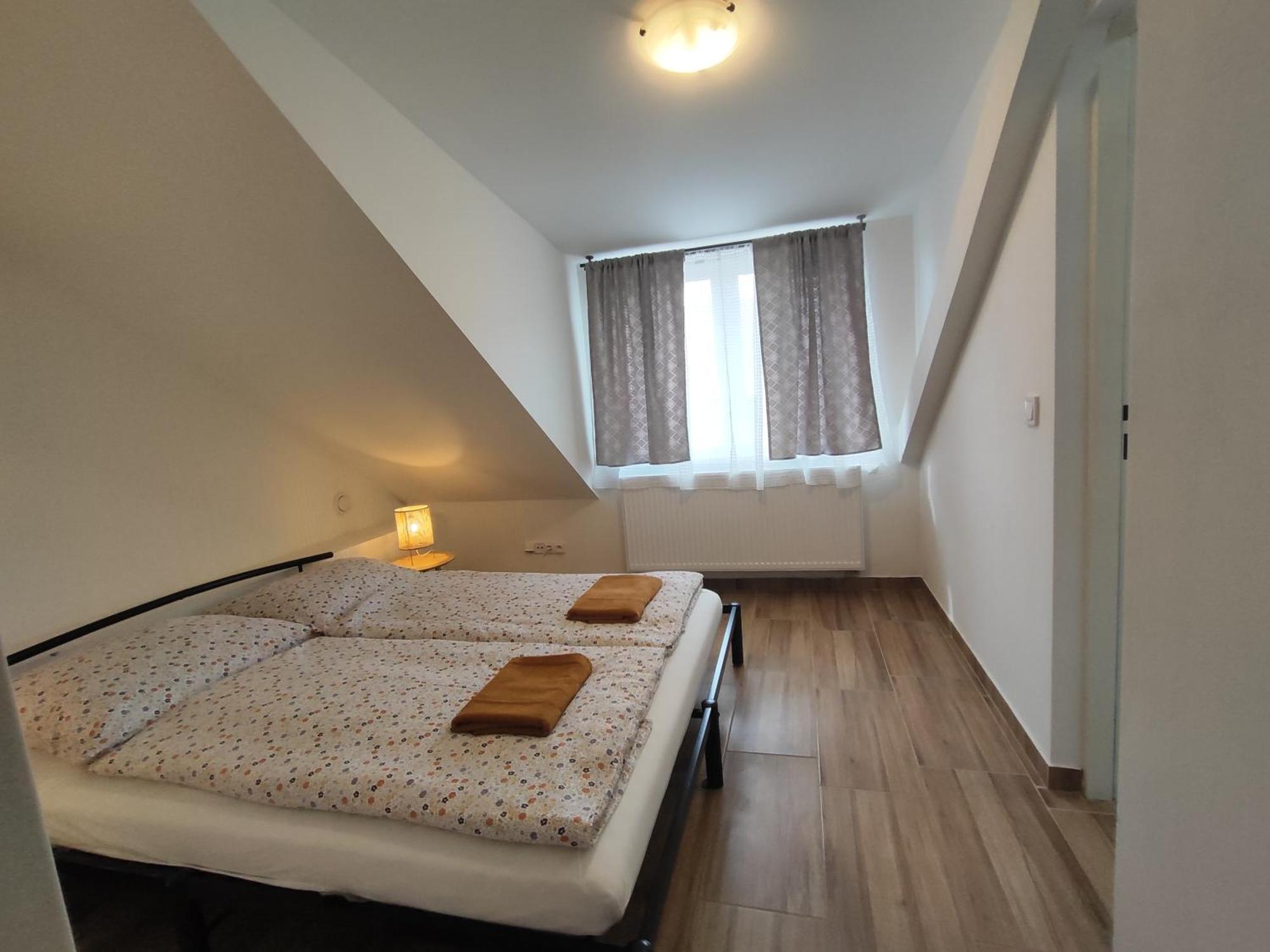 Kralovak Apartment Králŭv Dvŭr Bagian luar foto
